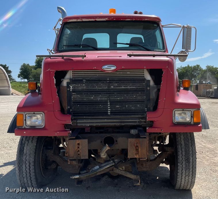 image for item MU9009 2000 Sterling L9500  truck cab and chassis