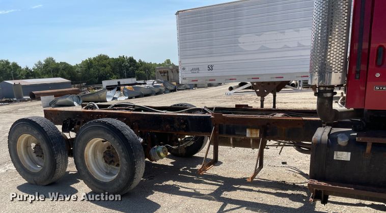 image for item MU9009 2000 Sterling L9500  truck cab and chassis