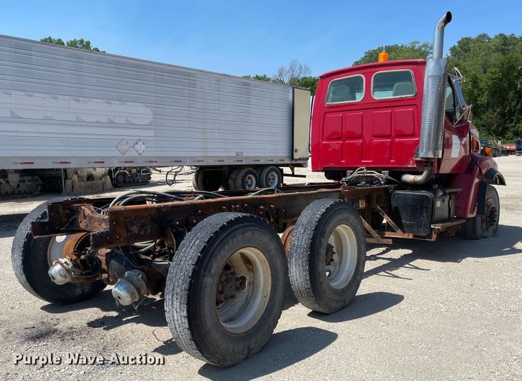 image for item MU9009 2000 Sterling L9500  truck cab and chassis