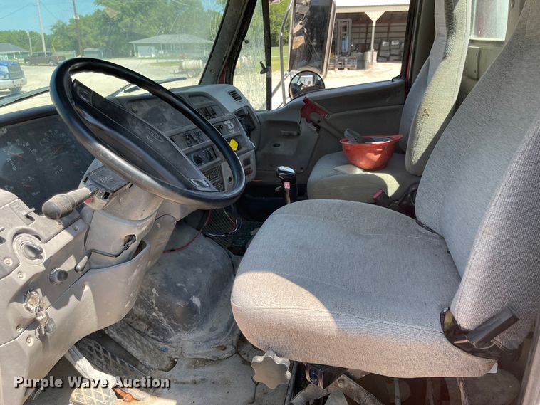 image for item MU9009 2000 Sterling L9500  truck cab and chassis