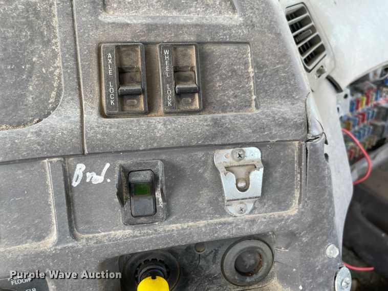 image for item MU9009 2000 Sterling L9500  truck cab and chassis