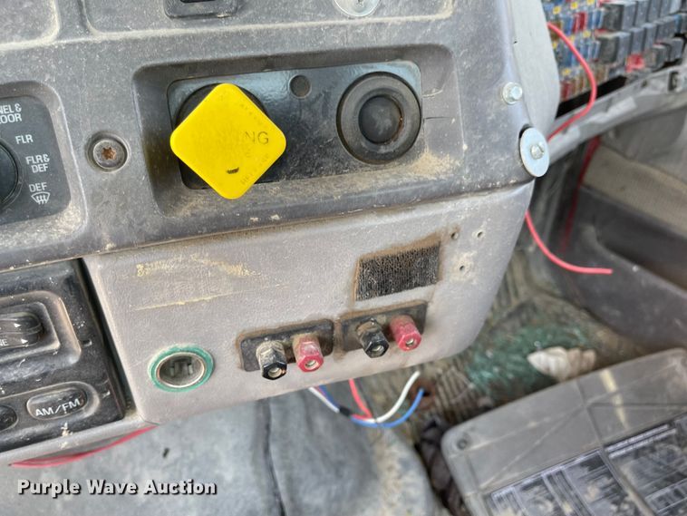 image for item MU9009 2000 Sterling L9500  truck cab and chassis