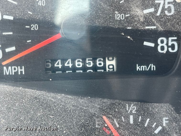 image for item MU9009 2000 Sterling L9500  truck cab and chassis