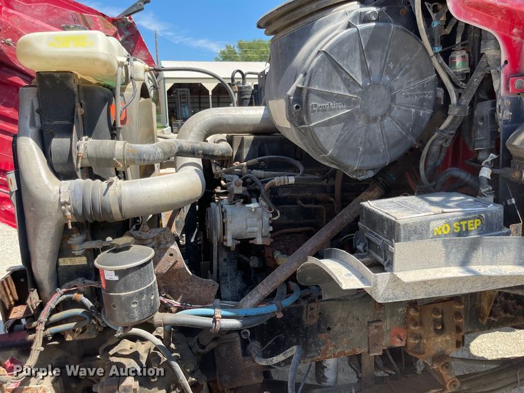 image for item MU9009 2000 Sterling L9500  truck cab and chassis