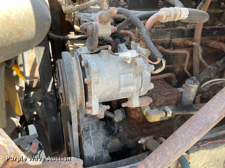 image for item MU9009 2000 Sterling L9500  truck cab and chassis