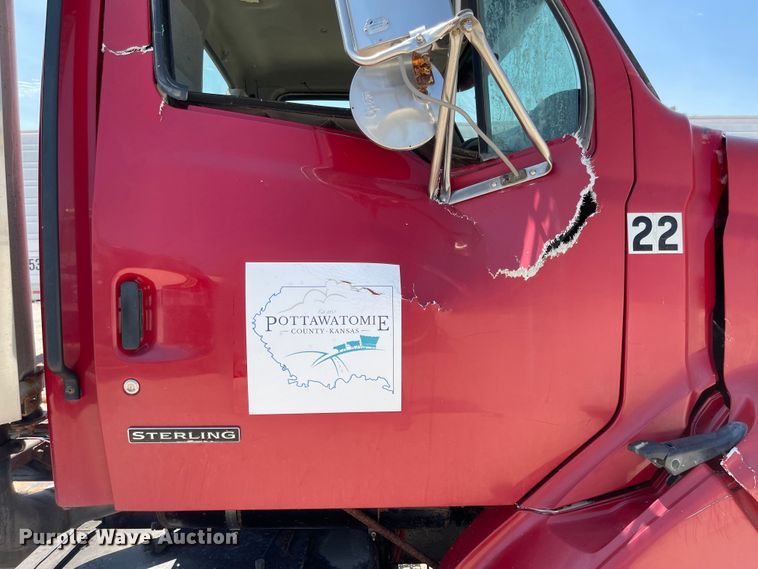 image for item MU9009 2000 Sterling L9500  truck cab and chassis