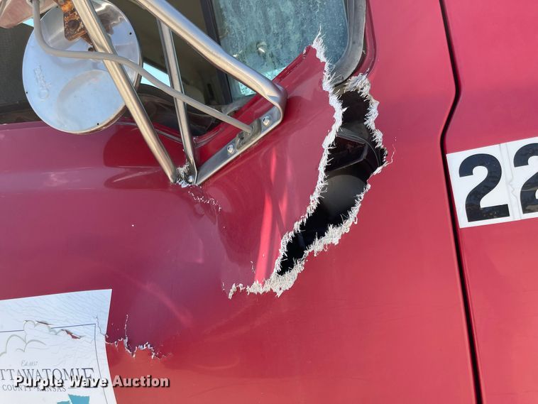 image for item MU9009 2000 Sterling L9500  truck cab and chassis