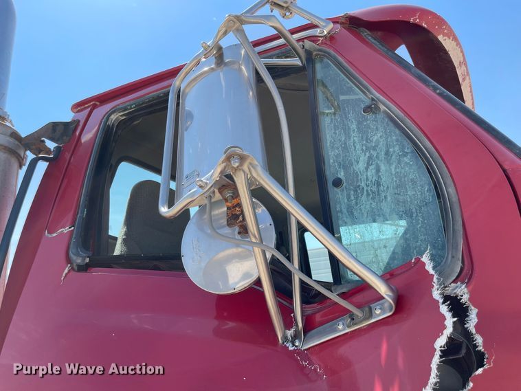 image for item MU9009 2000 Sterling L9500  truck cab and chassis