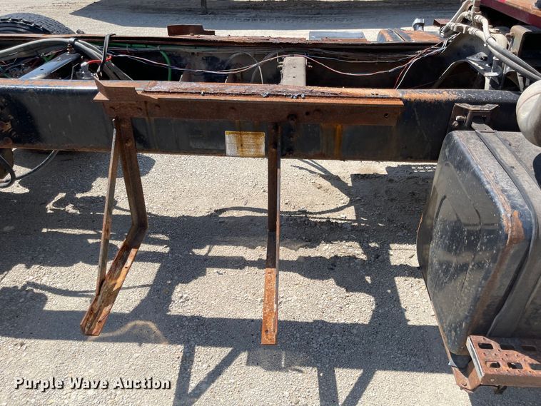 image for item MU9009 2000 Sterling L9500  truck cab and chassis