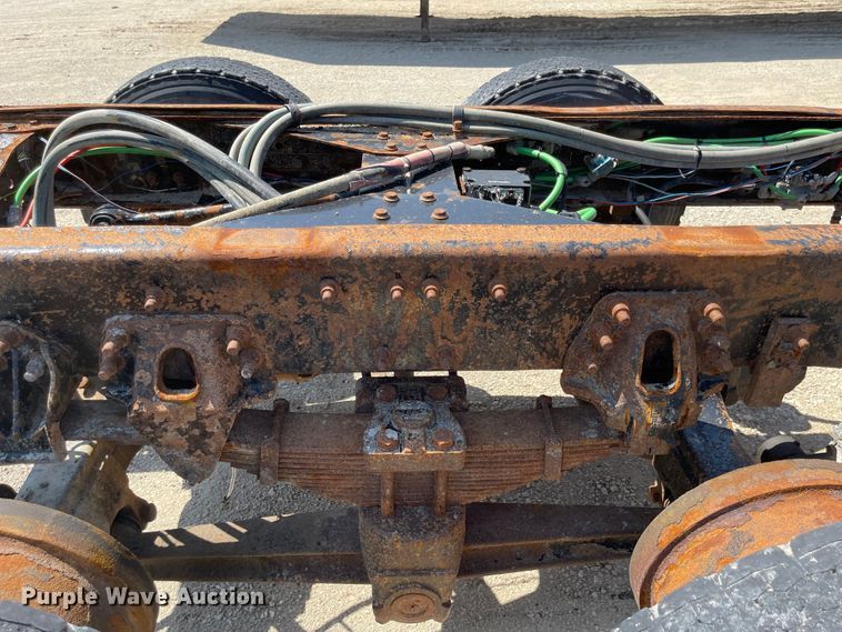 image for item MU9009 2000 Sterling L9500  truck cab and chassis