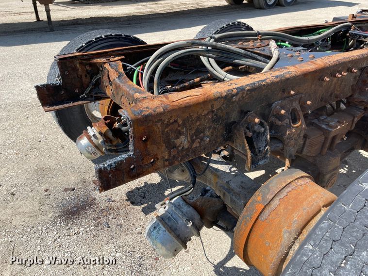 image for item MU9009 2000 Sterling L9500  truck cab and chassis