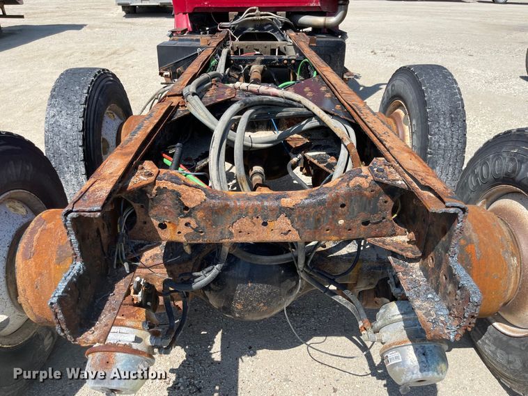 image for item MU9009 2000 Sterling L9500  truck cab and chassis