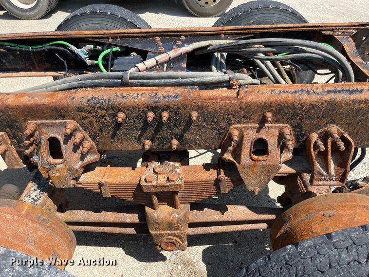 image for item MU9009 2000 Sterling L9500  truck cab and chassis