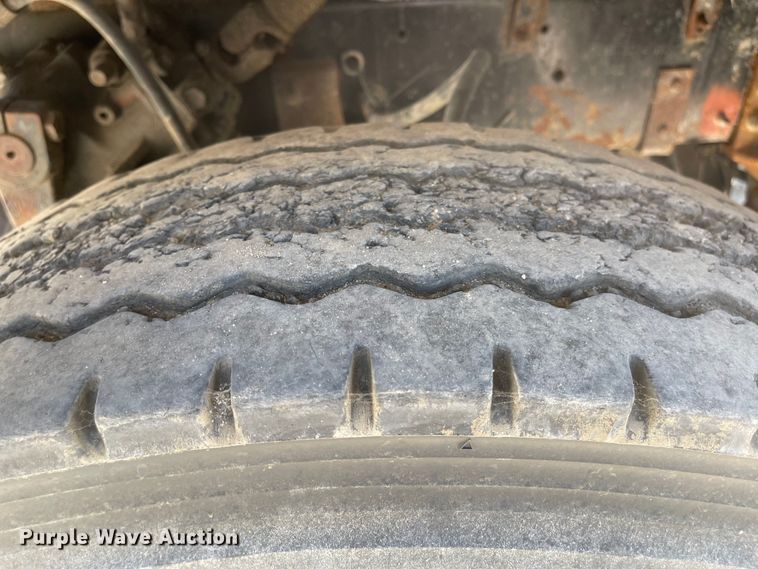 image for item MU9009 2000 Sterling L9500  truck cab and chassis