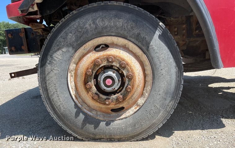 image for item MU9009 2000 Sterling L9500  truck cab and chassis