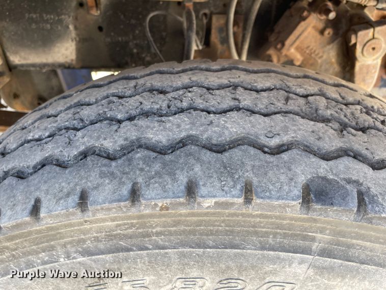 image for item MU9009 2000 Sterling L9500  truck cab and chassis