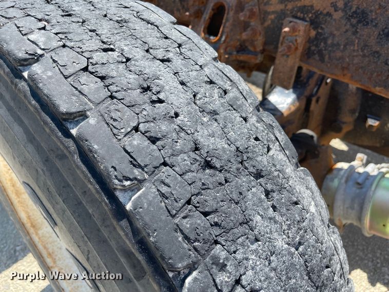 image for item MU9009 2000 Sterling L9500  truck cab and chassis