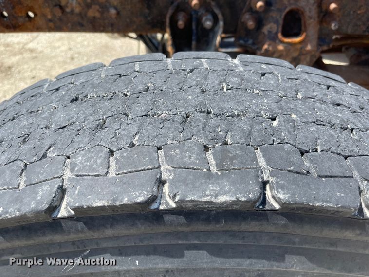 image for item MU9009 2000 Sterling L9500  truck cab and chassis