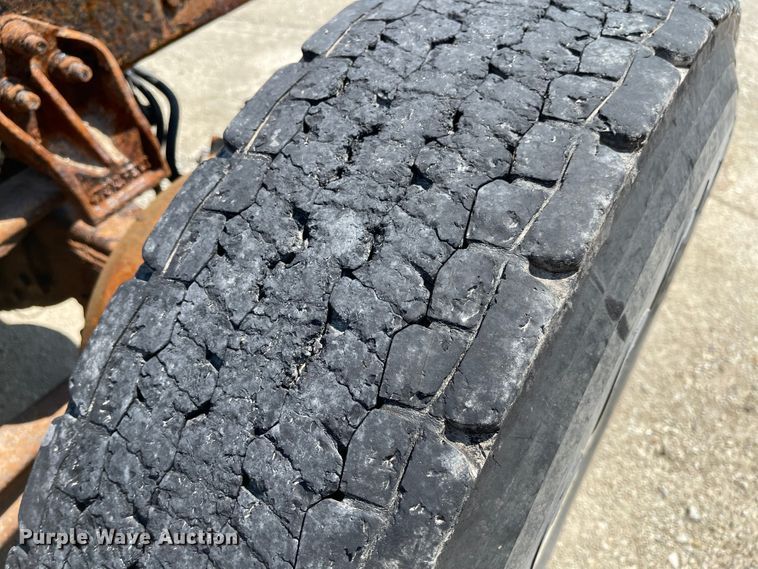 image for item MU9009 2000 Sterling L9500  truck cab and chassis