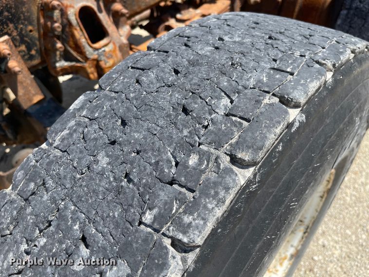 image for item MU9009 2000 Sterling L9500  truck cab and chassis