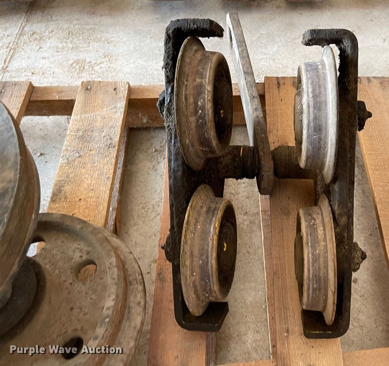 image for item MU9014 (2) beam trolleys