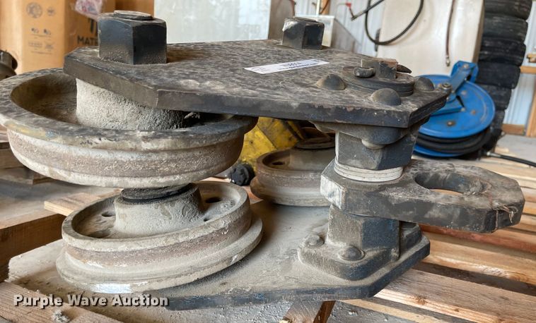 image for item MU9014 (2) beam trolleys