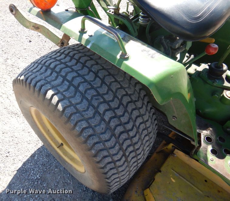 image for item MW9286 1985 John Deere 650  tractor