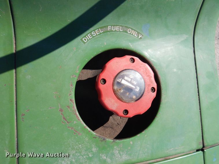 image for item MW9286 1985 John Deere 650  tractor