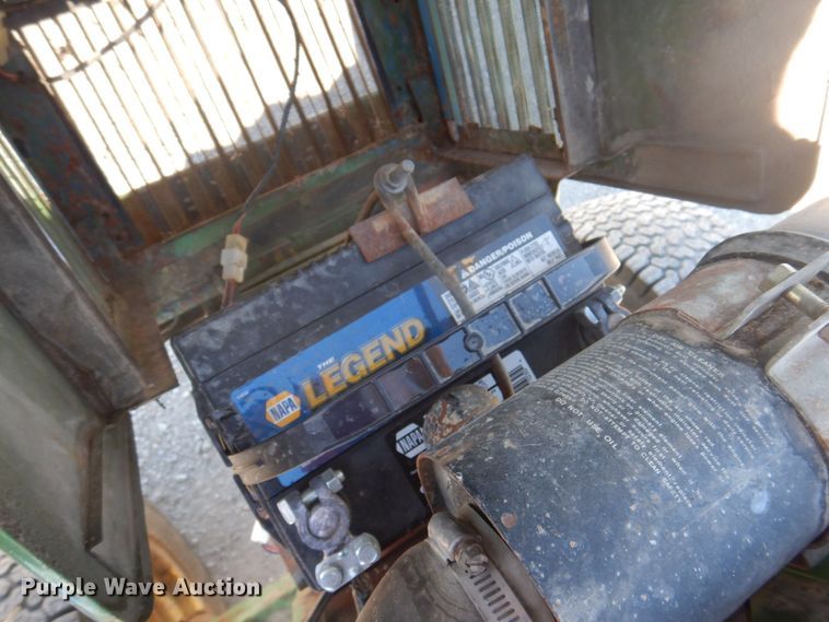 image for item MW9286 1985 John Deere 650  tractor