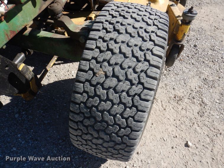 image for item MW9286 1985 John Deere 650  tractor