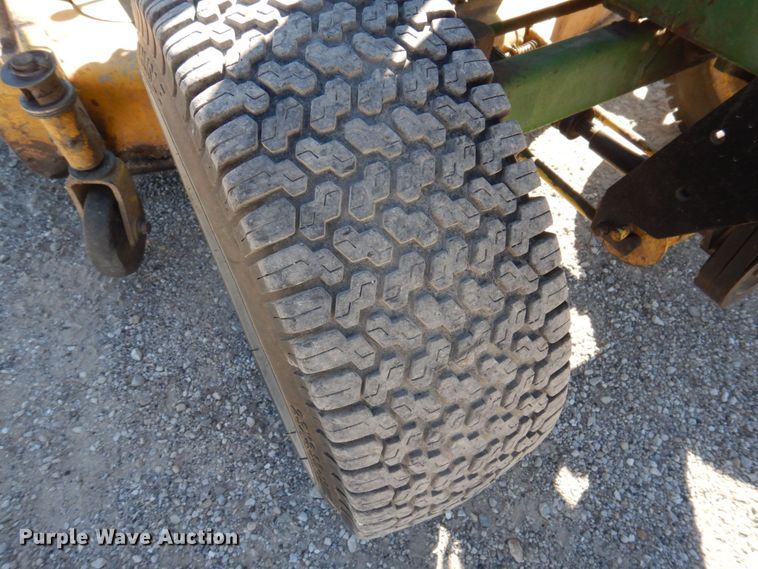 image for item MW9286 1985 John Deere 650  tractor