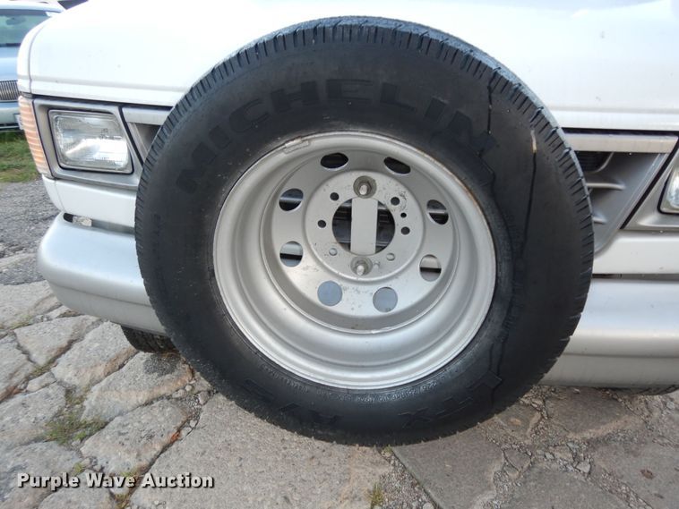 image for item DM3034 1995 Ford Econoline E350  box truck