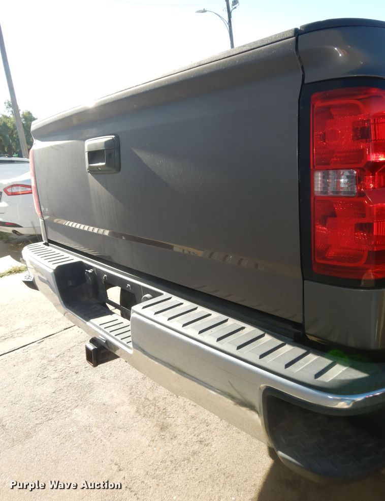 image for item DM3040 2015 Chevrolet Silverado 1500  Crew Cab pickup truck