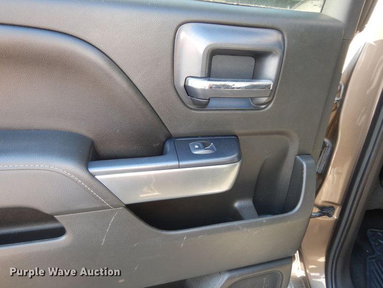 image for item DM3040 2015 Chevrolet Silverado 1500  Crew Cab pickup truck