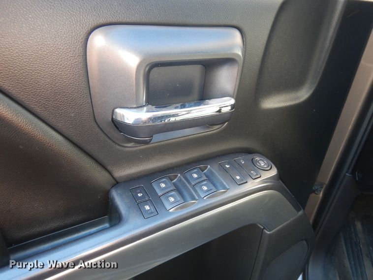 image for item DM3040 2015 Chevrolet Silverado 1500  Crew Cab pickup truck