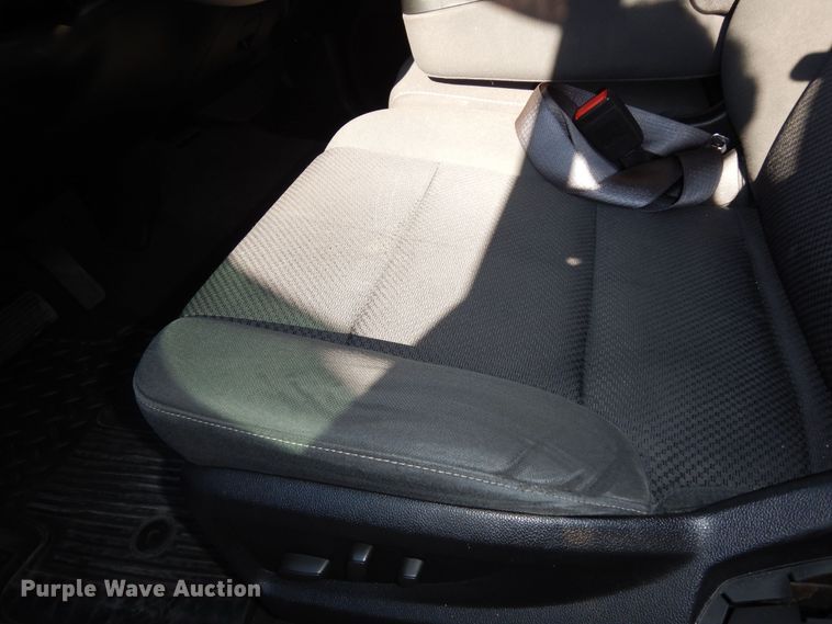 image for item DM3040 2015 Chevrolet Silverado 1500  Crew Cab pickup truck