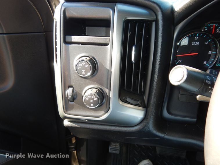 image for item DM3040 2015 Chevrolet Silverado 1500  Crew Cab pickup truck