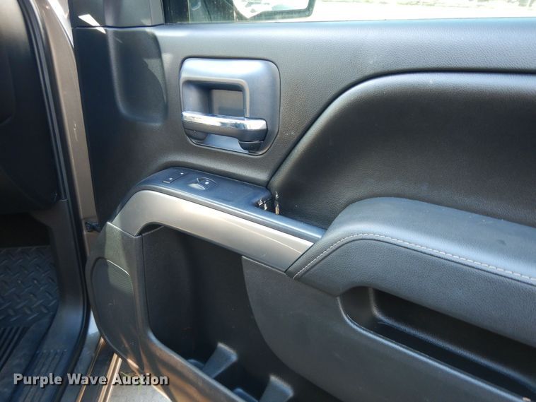 image for item DM3040 2015 Chevrolet Silverado 1500  Crew Cab pickup truck