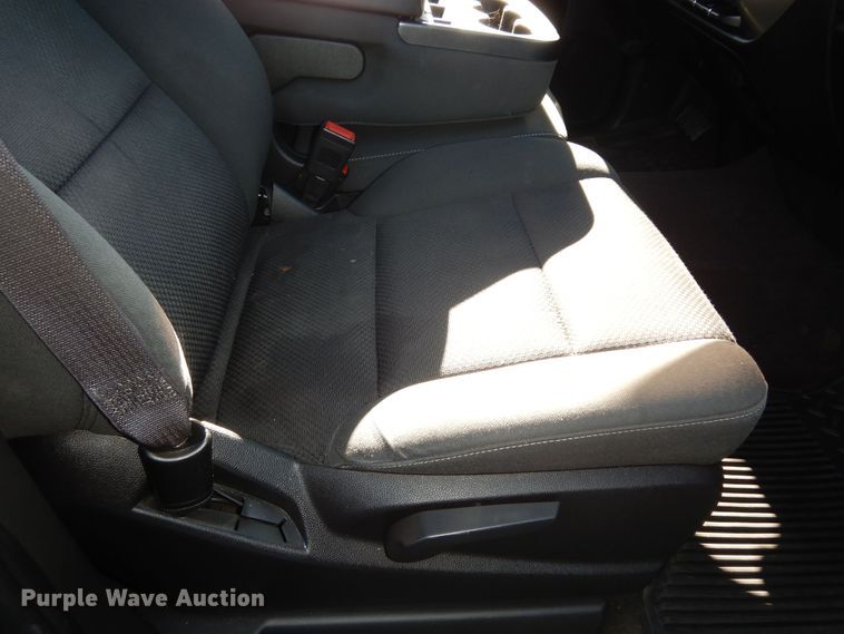 image for item DM3040 2015 Chevrolet Silverado 1500  Crew Cab pickup truck