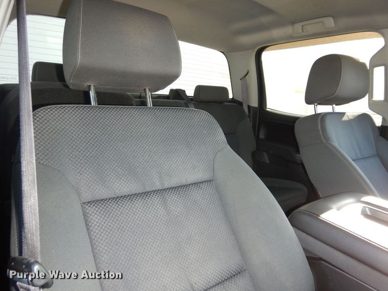 image for item DM3040 2015 Chevrolet Silverado 1500  Crew Cab pickup truck