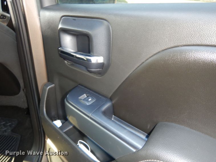 image for item DM3040 2015 Chevrolet Silverado 1500  Crew Cab pickup truck