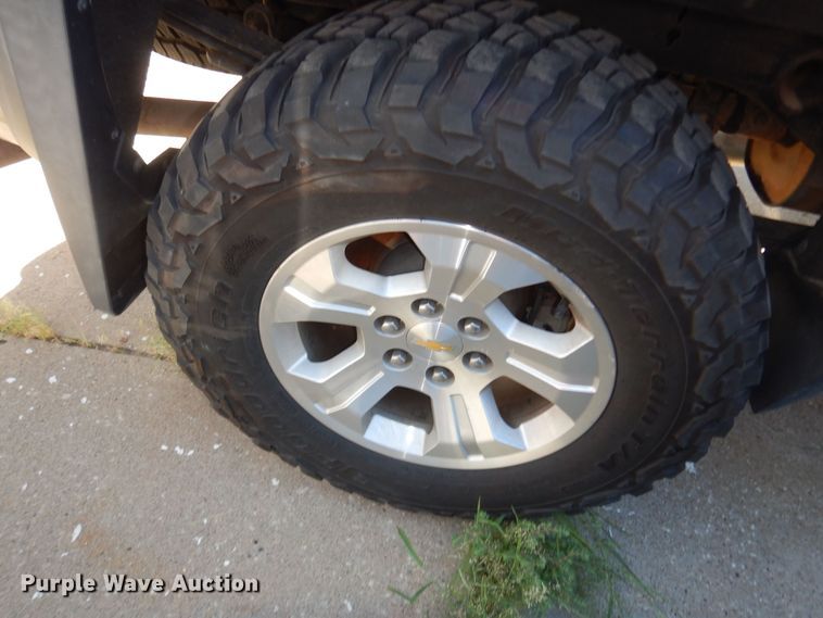 image for item DM3040 2015 Chevrolet Silverado 1500  Crew Cab pickup truck