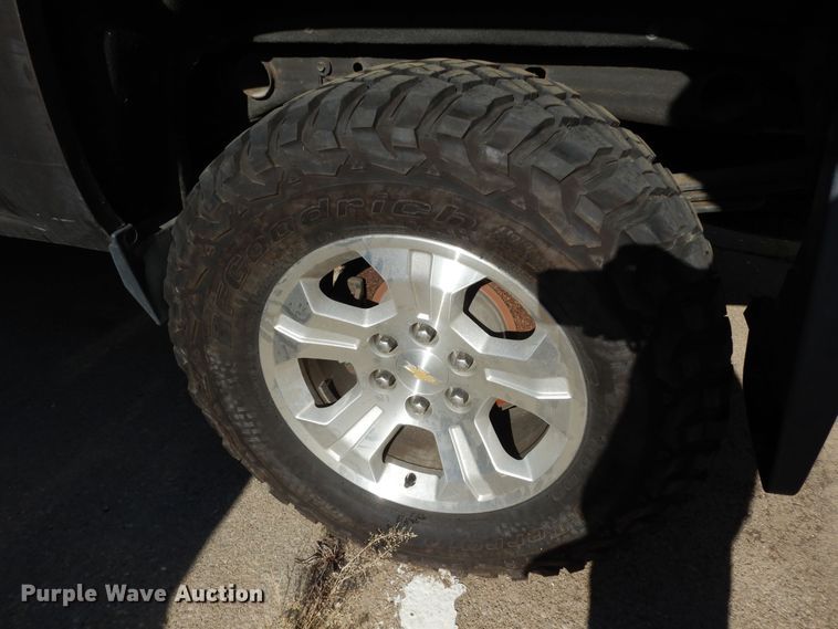 image for item DM3040 2015 Chevrolet Silverado 1500  Crew Cab pickup truck