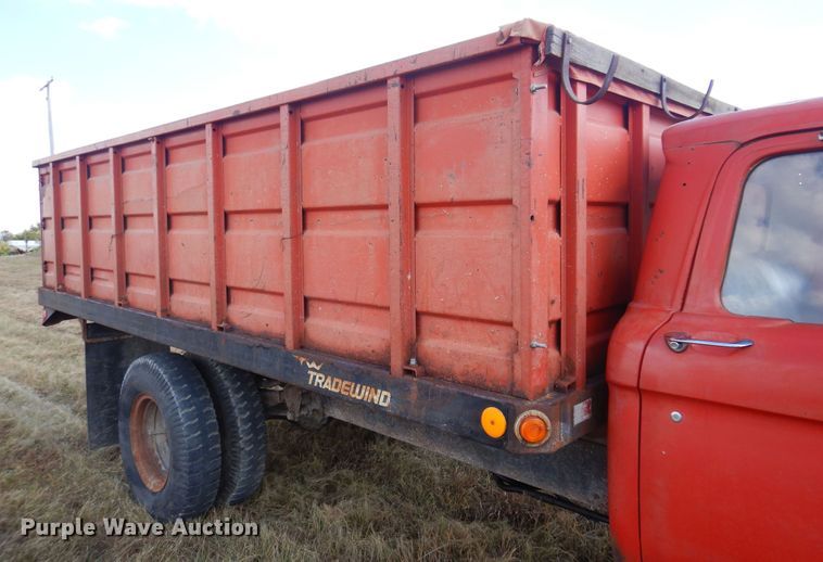 image for item DB7884 1966 Ford F600  grain truck