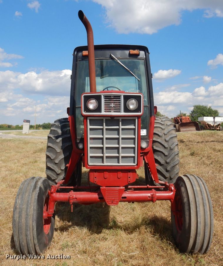 image for item DB7886 1979 International 1086  tractor