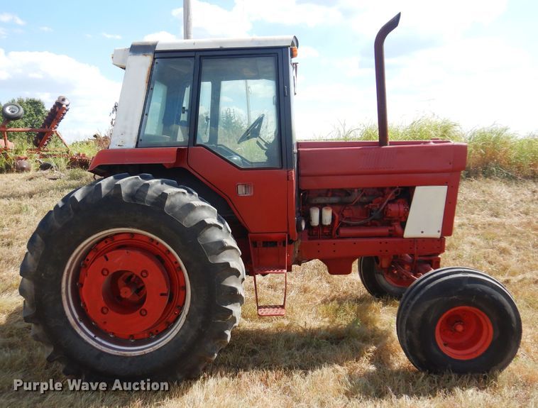 image for item DB7886 1979 International 1086  tractor