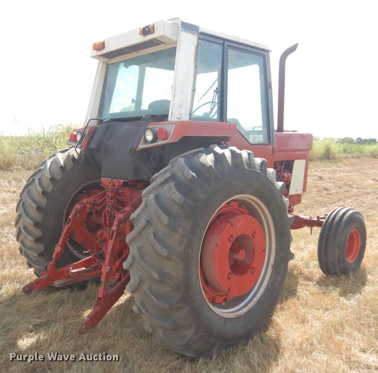 image for item DB7886 1979 International 1086  tractor