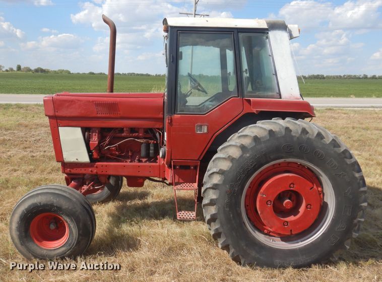 image for item DB7886 1979 International 1086  tractor