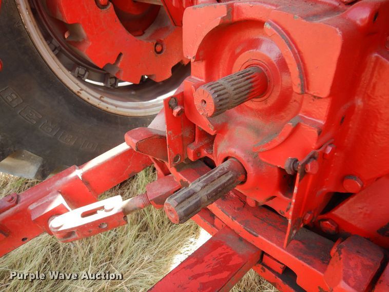 image for item DB7886 1979 International 1086  tractor