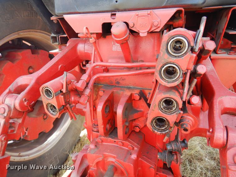 image for item DB7886 1979 International 1086  tractor